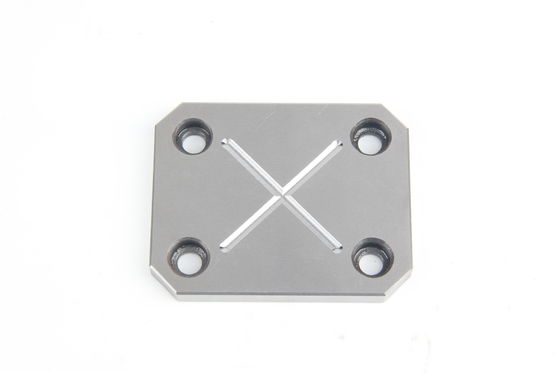 O projeto plástico da parte para a modelação por injeção X deu forma a placas do desgaste